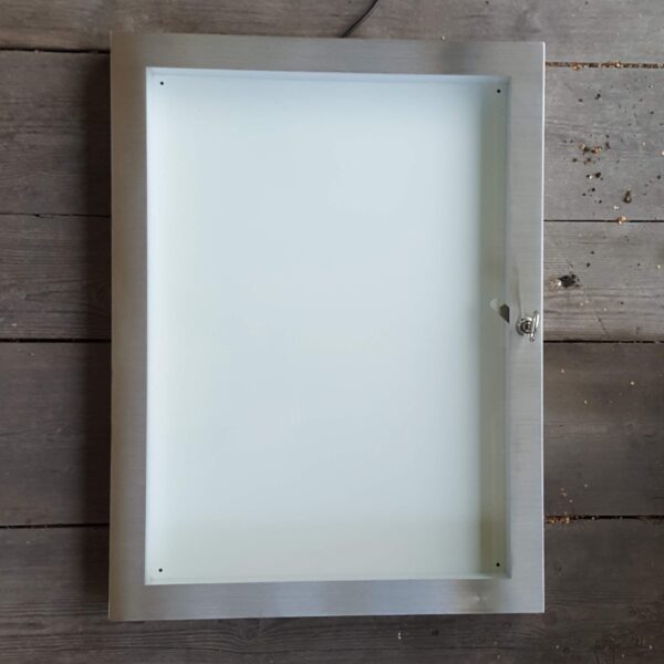 Menyskylt med ram i rostfritt stål, inifrån LED-belysning och glasdörr i härdat glas – skyltskåp för tydlig och säker visning - Bild 7