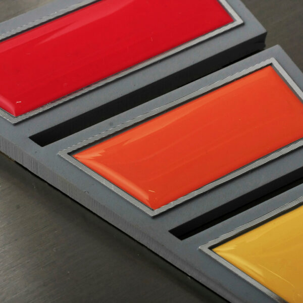 Gjuten Aluminiumskylt – Kilformad, Diamantslipad med Domnade Fält - Bild 6