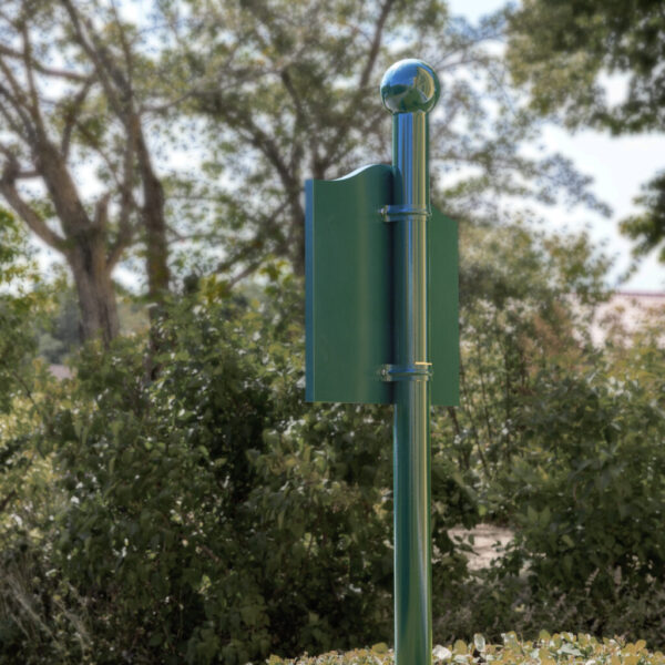 Stolpskylt i grönlackerad gjuten aluminium med guldtitanlegerad text - Bild 2
