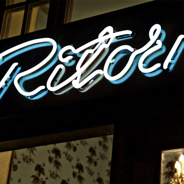 Ritorno neonskylt i lackerad plåt med centrumneon i vitt klarglas - Bild 7