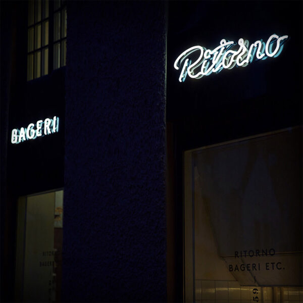 Ritorno neonskylt i lackerad plåt med centrumneon i vitt klarglas - Bild 8