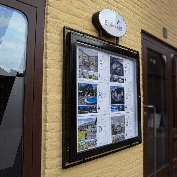 Infoskåp Bjurfors Sigtuna – LED-belyst menyskylt i retrostil - Bild 4