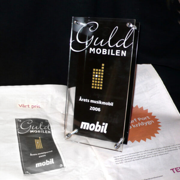 Guld Mobilen Eventpris Statyett i Härdat Glas med Metallplatta