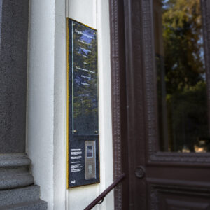 Faberge_Fastighetsregister_corian_glasskylt_guld_1