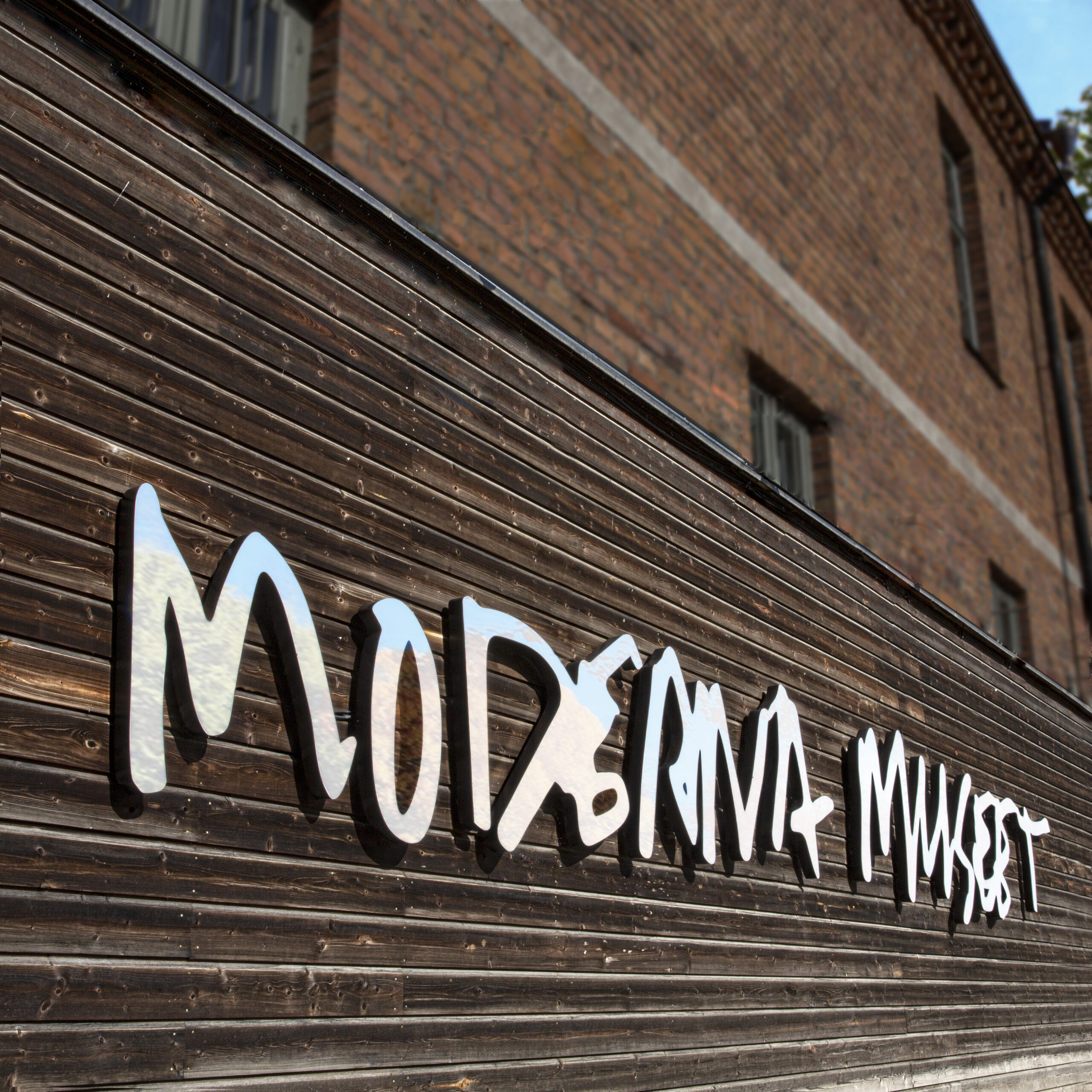 Fasadskylt i rostfritt stål för ArkDes – Modern design för museimiljö