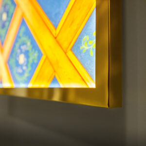 Hufvudstaden_Inifrån_LED_Belysta_ljuslådor_med_digitaltryckta_dekor_guldtitanlegerad_ram_5