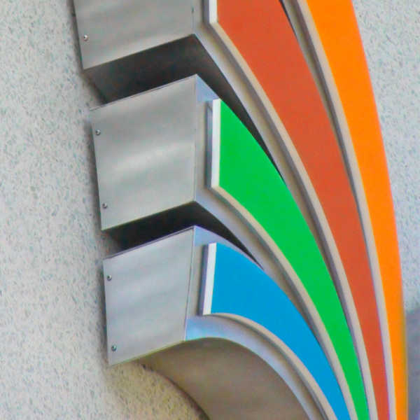 Fasadskylt i Rostfritt Stål med LED Frambelysning & Upphöjda Kilformade Logofigurer - Bild 2