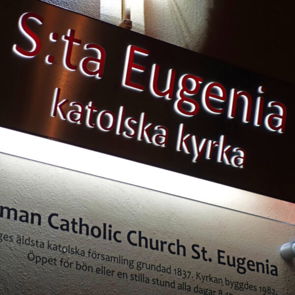 Ljuslåda i Aluminium med Upphöjd Text och LED Sidobelysning - Bild 2