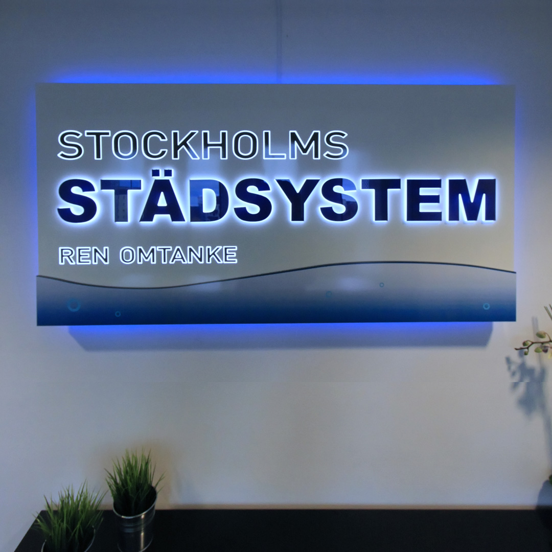 Receptionsskylt med LED-sidobelyst upphöjd logotyp och tryckt dekor