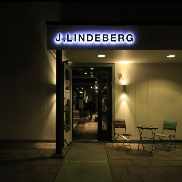 Fasadskylt J LINDEBERG Barkarby – svart profil 3 med corona - Bild 5