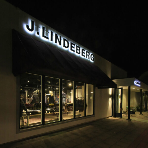 Fasadskylt J LINDEBERG Barkarby – svart profil 3 med corona - Bild 4