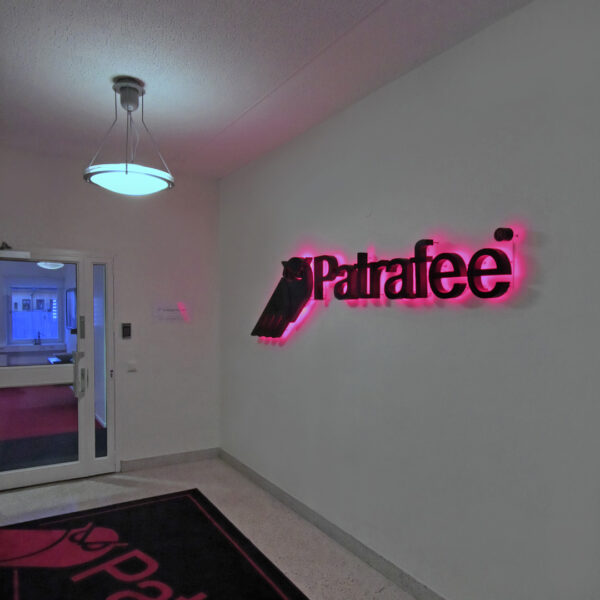 Receptionsskylt med LED-bakbelysning – Profil 3 med Coronaeffekt - Bild 3
