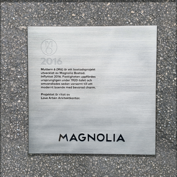 Magnolia Bostad fastighetsskyltar – borstat rostfritt med etsade texter