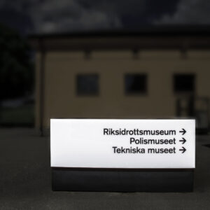 Riksidrottmuseet_Pylonskylt_Polycarbonat_Akryl_inifrån_LED_Belyst_4