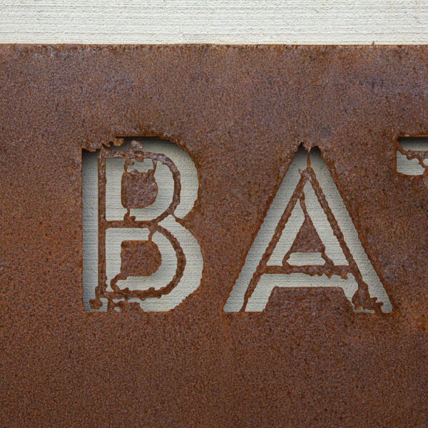 Fasadskylt i rostad corten med dekaperad logotyp - Bild 3