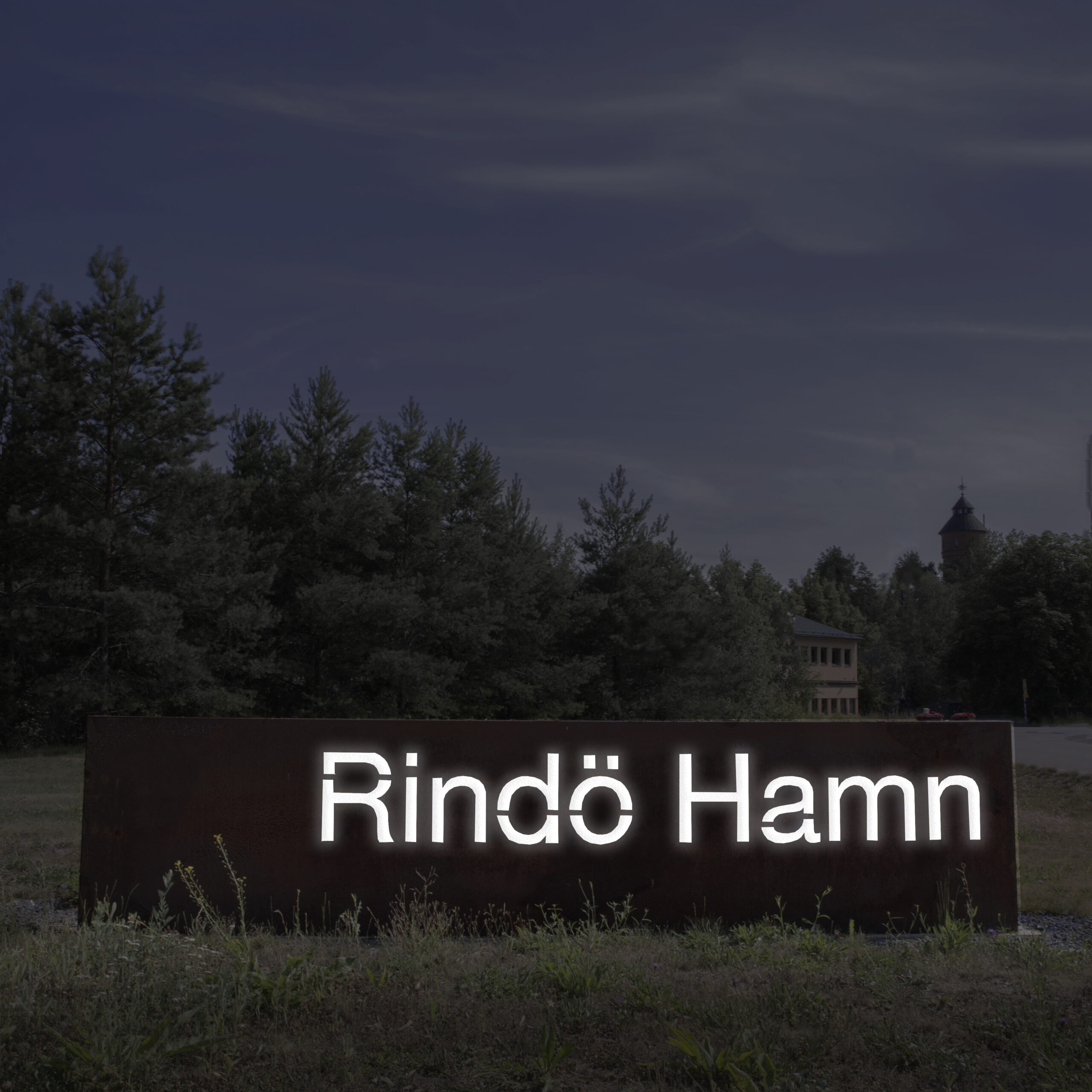Pylonskylt i Rostad Metall – Inifrån LED-belyst med Deckaperad Design