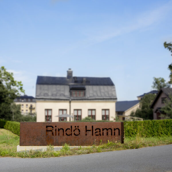 Pylonskylt i Rostad Metall – Inifrån LED-belyst med Deckaperad Design - Bild 3