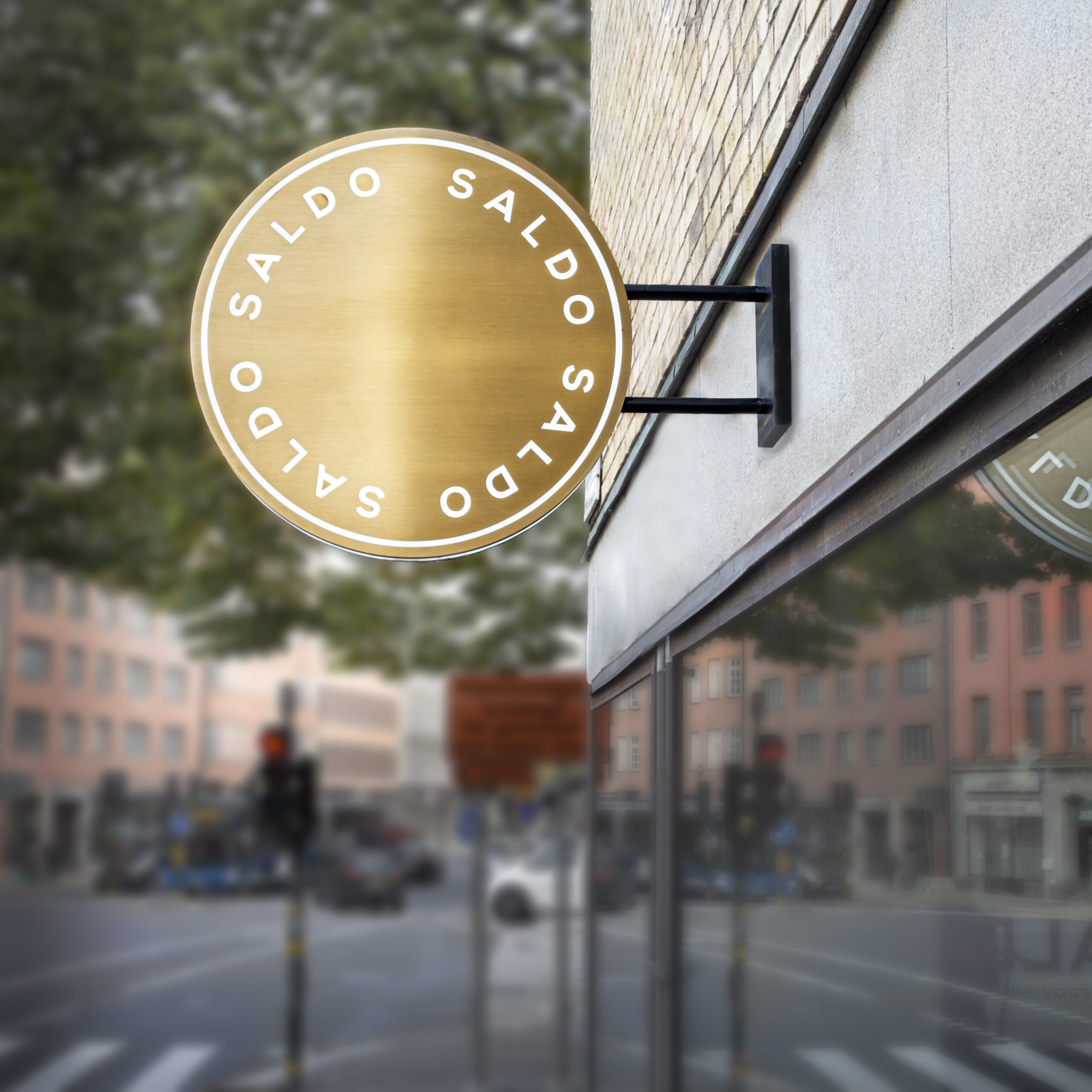 Flaggskylt i guldtitanlegerat rostfritt stål med LED-belyst midja och rund form