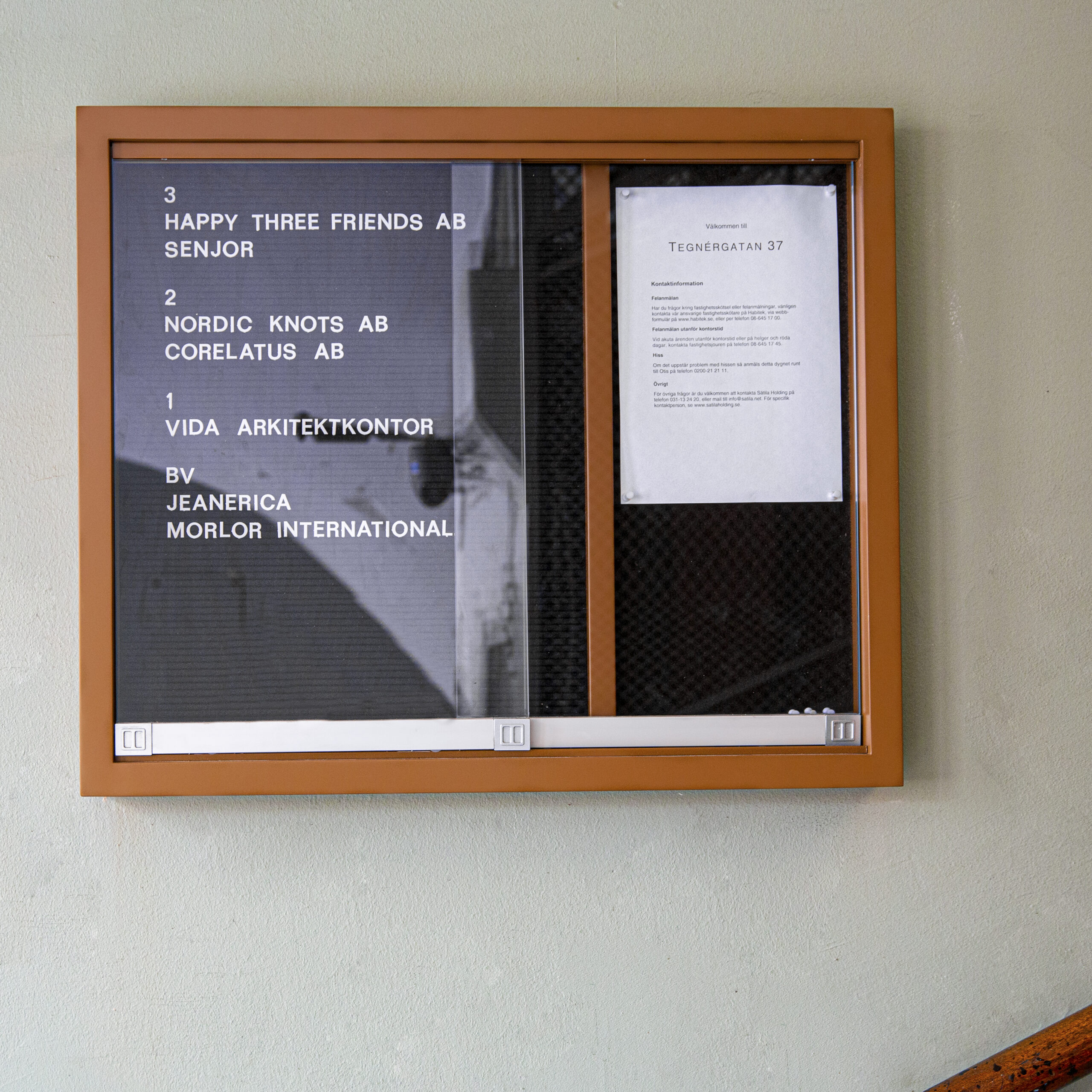 Sätila_infoskåp_info_skylt_inifrån_LED_belyst_retroskåp_Skylt_slottboard_1