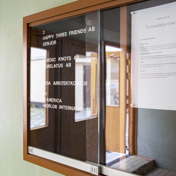 Infoskylt skyltskåp för fastighetsregister med glasdörrar, slottboard varitex och inifrån LED-belysning – retro infoskåp / menyskylt - Bild 3