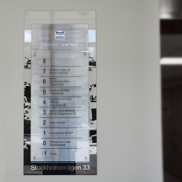 Fastighetsskylt med tryckt glas, profilbokstäver och rostfri bas - Bild 6