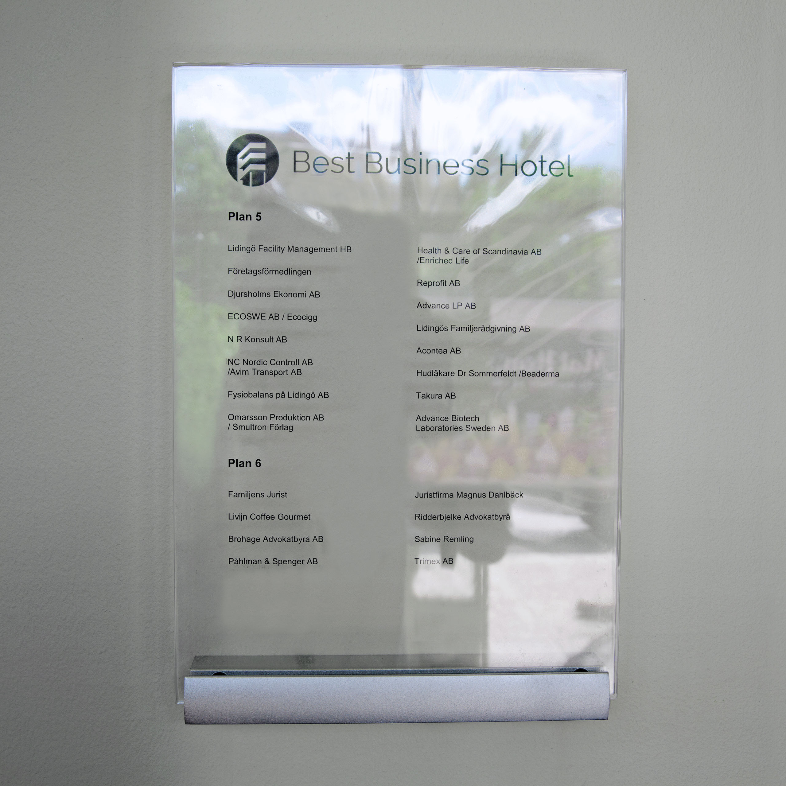 Senator_glasskylt_permanent_&_ tillfällig_dekor_pa klammlist_