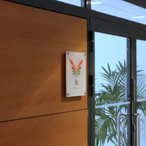 akrylskyltar_its_nordic_skyltar_clarex_3_L