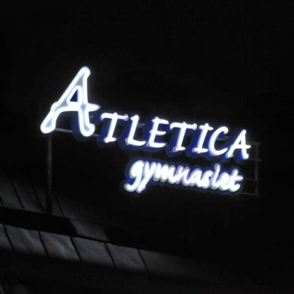 Atletica gymnasiet Fasadskylt med LED Neon & Aluminiumprofil på Tak - Bild 6