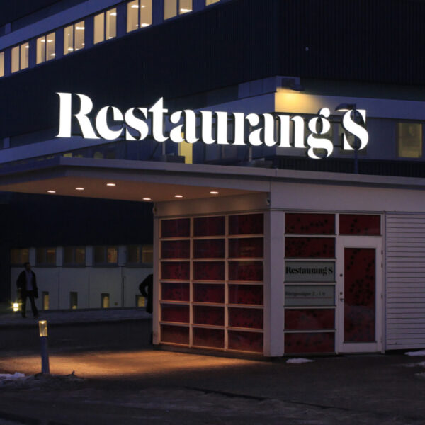 Fasadskylt med Inifrån LED-belysning – Profil 6 Framåtriktad, Takmonterad