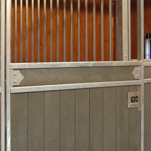 Gjuten Aluminiumskylt med Slipad Topp & Blästrad Botten - Bild 3