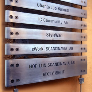 info_hanvisningsskyltar_clarex_skyltar_Riddarggatan27a_2