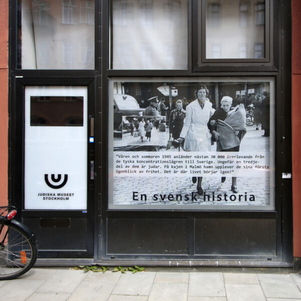 Judiska Museet Ljuslåda med Inre LED-belysning och Textila Mechfronter - Bild 15