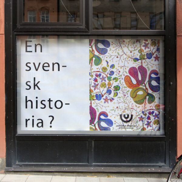 Judiska Museet Ljuslåda med Inre LED-belysning och Textila Mechfronter - Bild 14