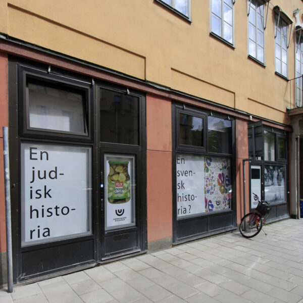 Judiska Museet Ljuslåda med Inre LED-belysning och Textila Mechfronter - Bild 12