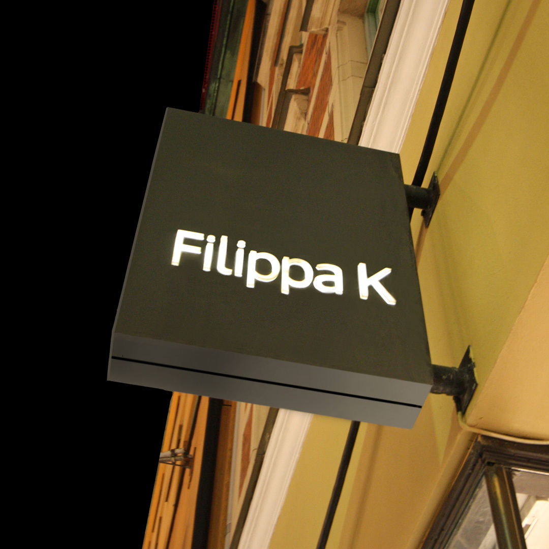 Flaggskylt med LED och Upphöjd Logotyptext