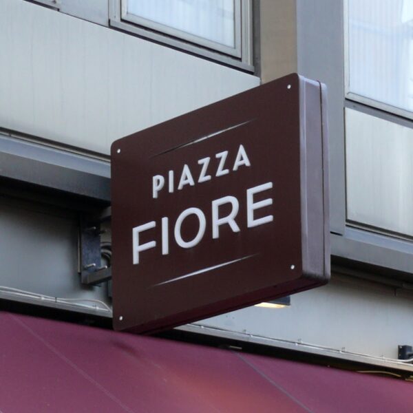 Piazza Fiore Flaggskylt Inifrån LED-Belyst i Dekaperad Aluminium - Bild 3