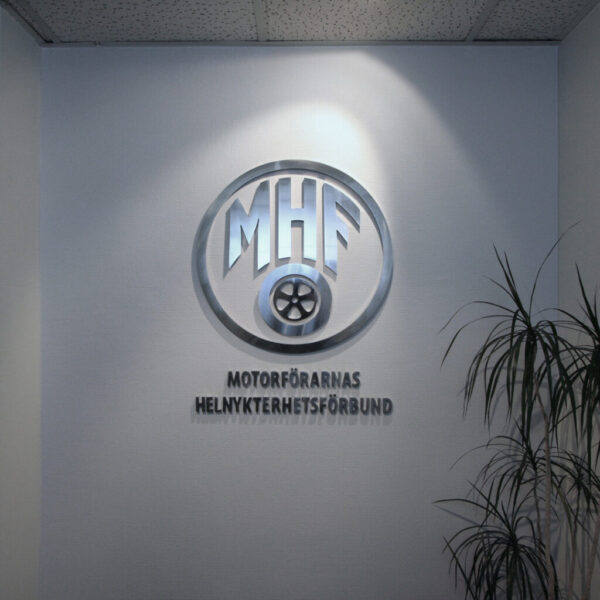 MHF Receptionsskylt med Profilbokstäver i Polerat Rostfritt Stål