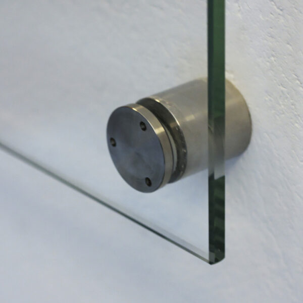 Informationsskylt i Glas med Tryckt Baksida – Distansmonterad med Rostfria Beslag - Bild 5