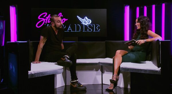 Ljuslåda i Svart Akryl med Sidobelyst och LED Neon Logotyp - Bild 6
