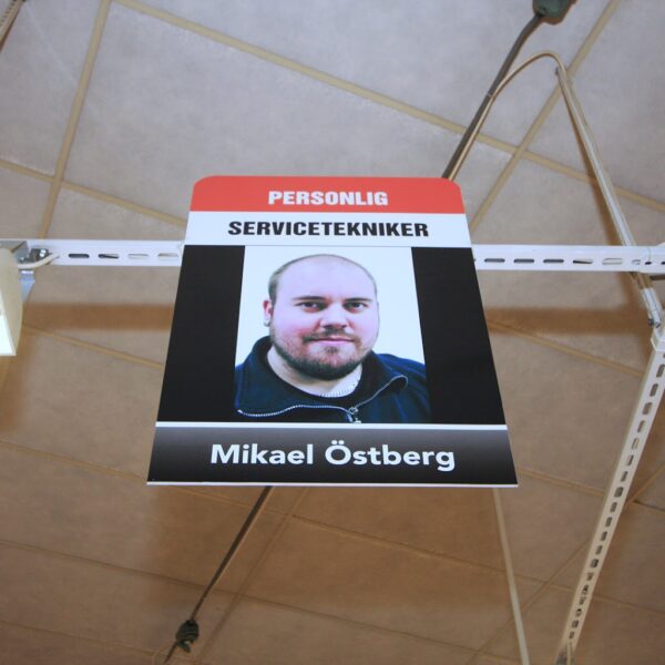 Informationsskyltar Bilia – digitaltryckta skyltar i akryl - Bild 3