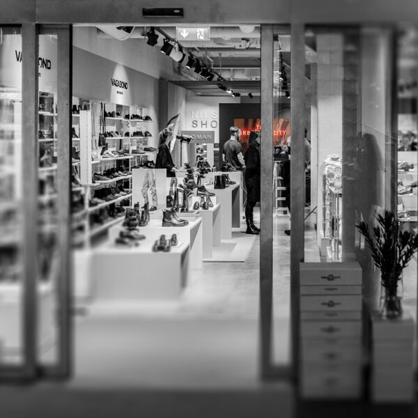Neonskylt i klarglas med röd gas – Vagabond Urban Utility Boot - Bild 3