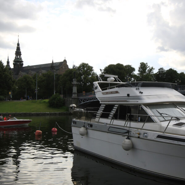 Träskylt med graverad dekor för båt - Bild 3