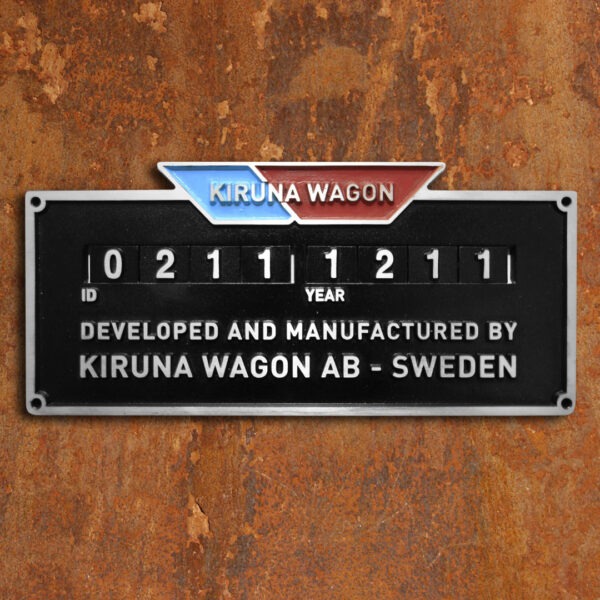 Gjuten aluminiumskylt med skruvhål – Kiruna Wagon - Bild 3