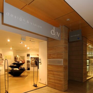 Skyltprojekt i natureloxerad aluminium med logotype profil 00 i opak vit akryl för Design & Vision - D&V for him