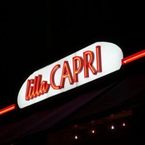 Neonskylt Lilla Capri med rampor och profil 2