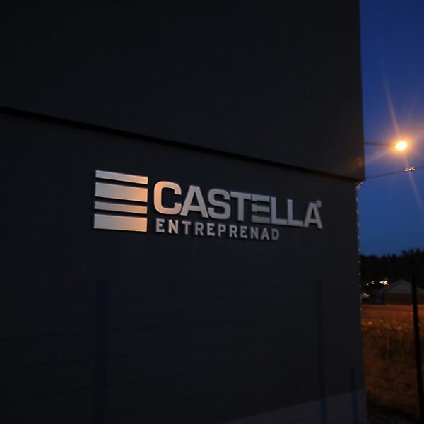Fasadskylt Castella Entreprenad – profil 8 med rostfri intarsia - Bild 3