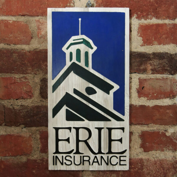 Företagskylt ERIE Insurance – sandblästrad träskylt med lack