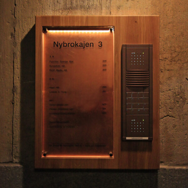 Fastighetsregister Lundbergs i ek med LED-belyst glas - Bild 14