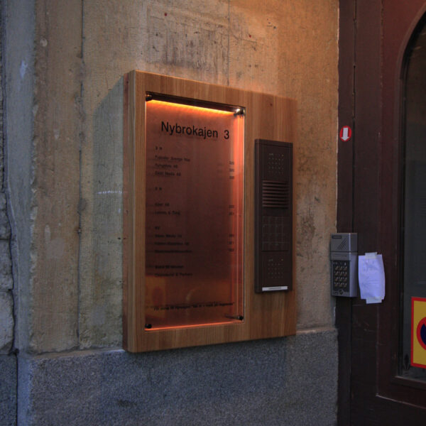 Fastighetsregister Lundbergs i ek med LED-belyst glas - Bild 16