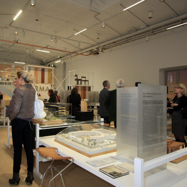 Moderna Museet Arkdes Informationsskylt Arkitekturmuseet i transparent akryl - Bild 10